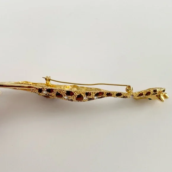 Giraffe Gold Tone Figural Brooch Pin Vintage Elegant Rhinestone and Enamel - Picture 3 of 8